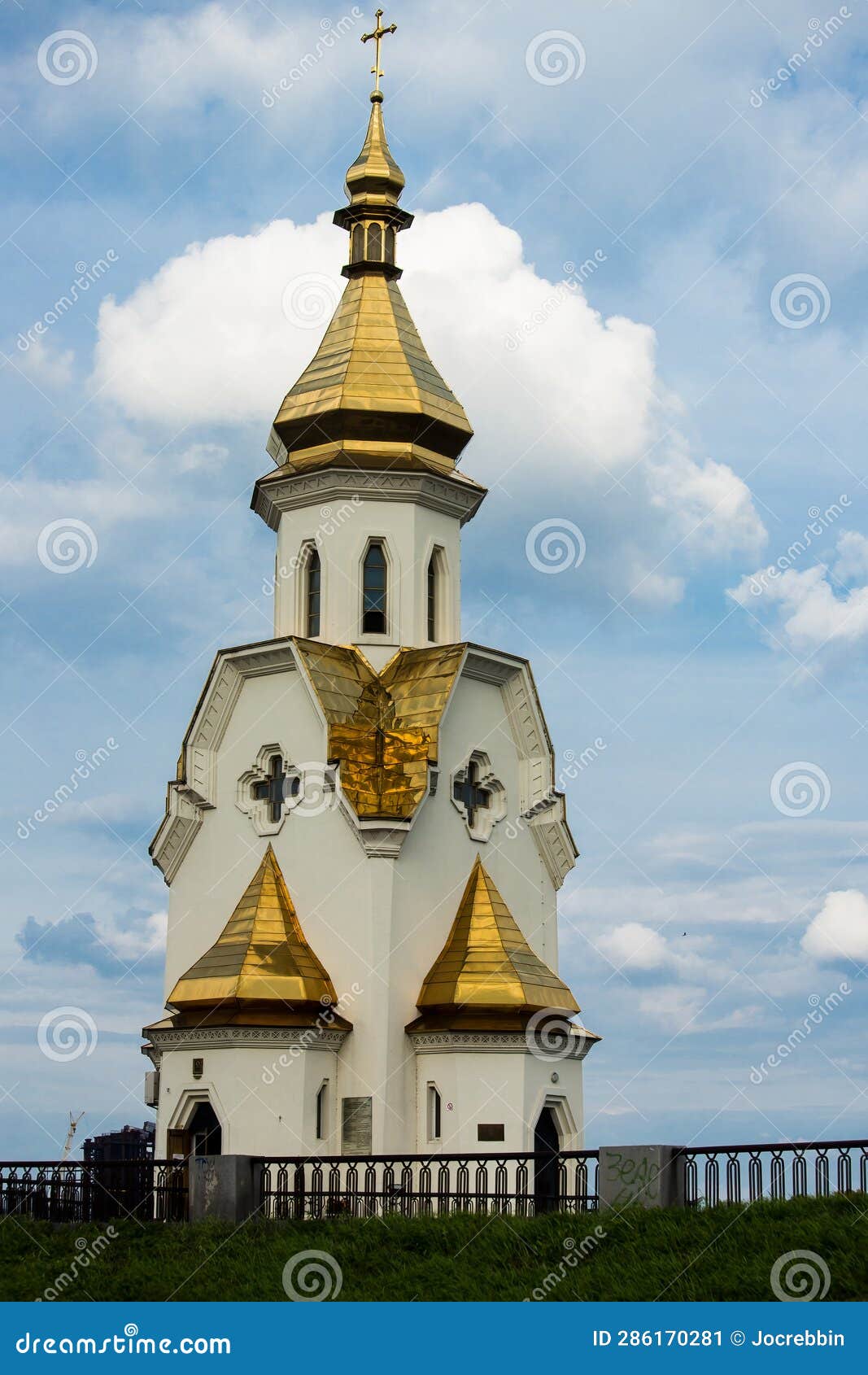 artisticÃ¯Â¼Å gold laden tower of orthodox church style in kievÃ¯Â¼Å ukraine